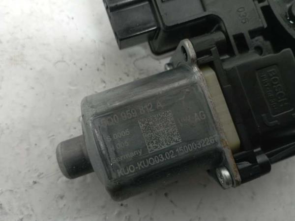 MOTEUR LEVE VITRE ARRIERE DROIT VW/SKODA - Vue 3